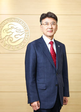 총장 최외출 사진